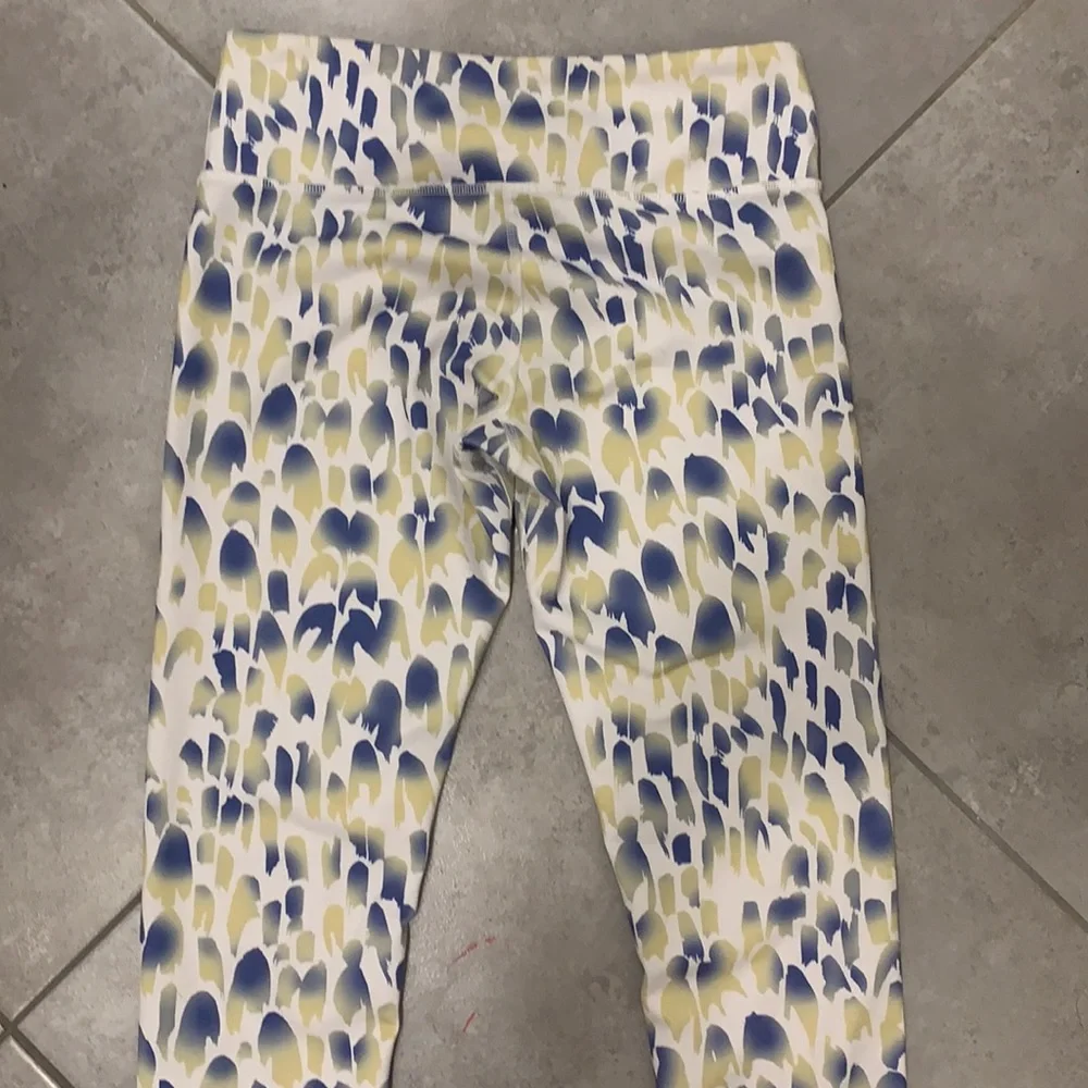 ALO Yoga Printed Leggings in White, Blue & Yellow